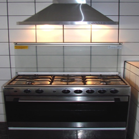 Cooker and extractor hood