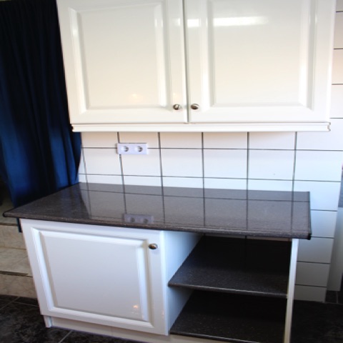 Gloss white kitchen cabinets